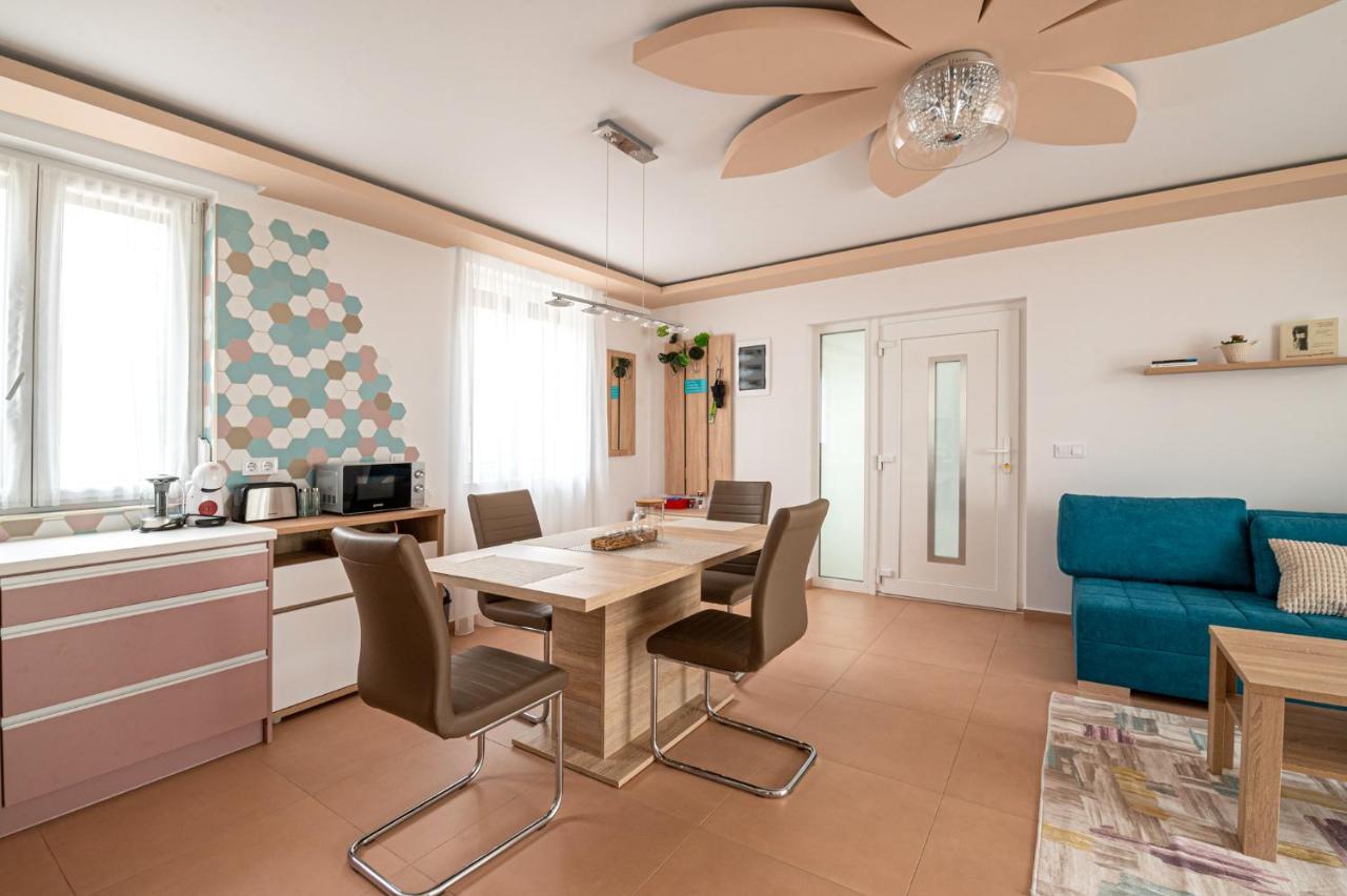 Roze Blue Design Apartments Csopak Ngoại thất bức ảnh