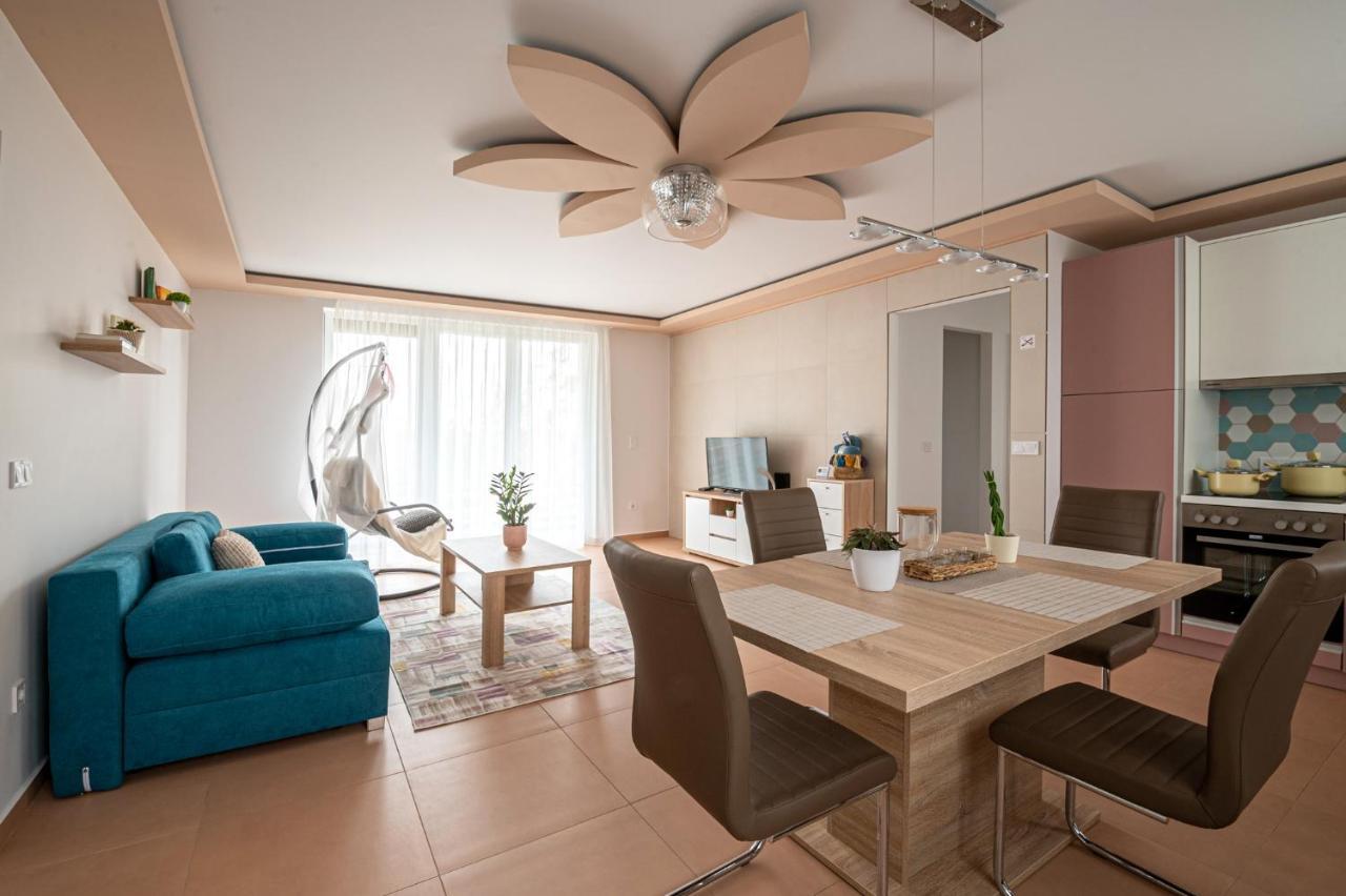 Roze Blue Design Apartments Csopak Ngoại thất bức ảnh